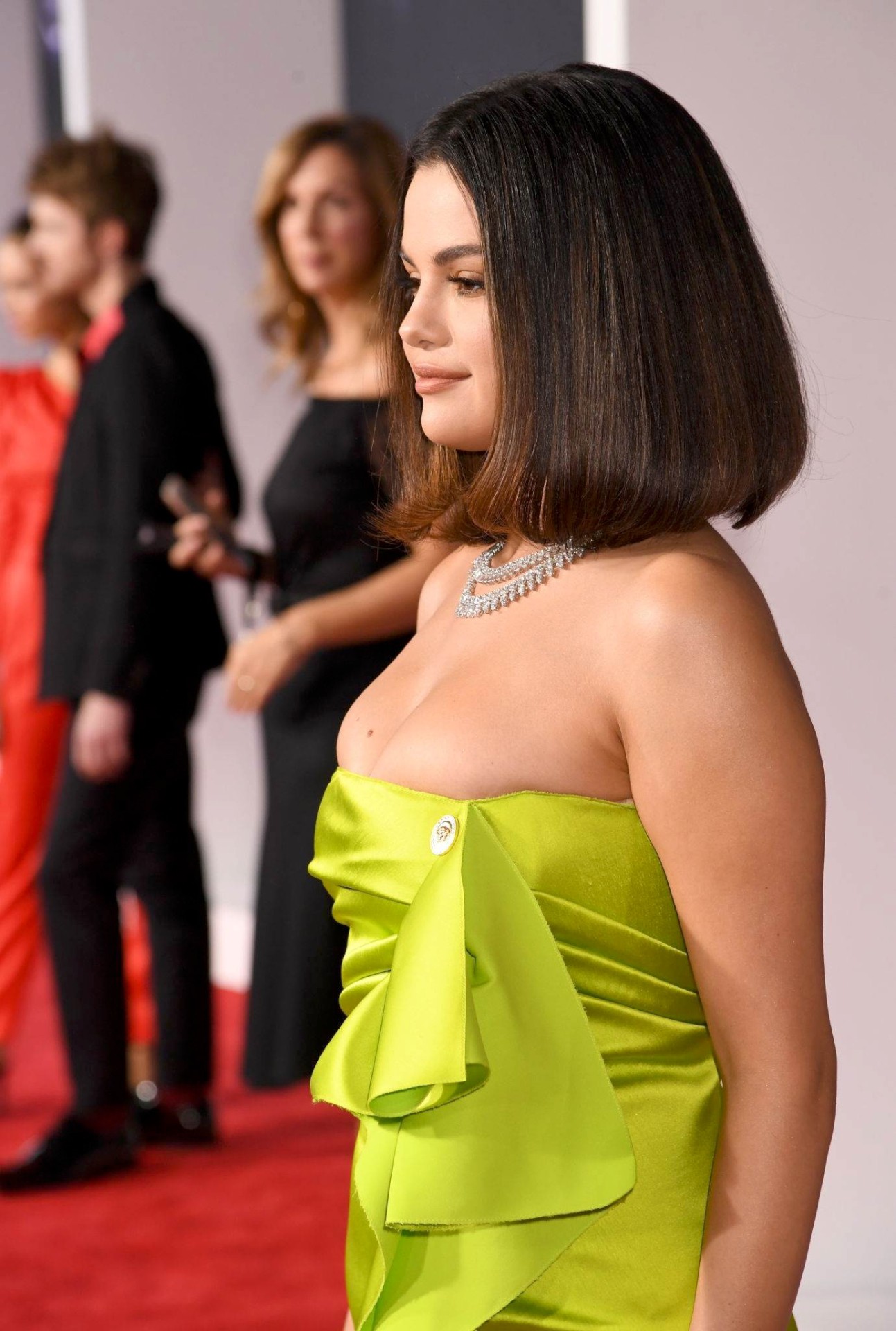 Selena Gomez Cleavage And Sexy Posing At The 2019 American 