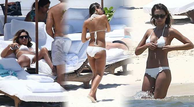 Jessica Alba – Bikini Candids in Cancun