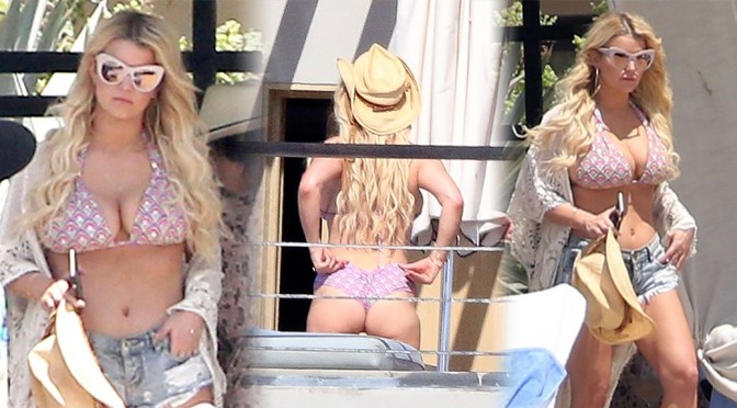 Jessica Simpson – Bikini Candids in Cabo San Lucas