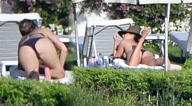 Jennifer Aniston – Bikini Candids in Italy