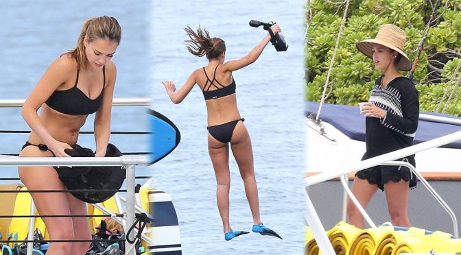 Jessica Alba – Bikini Candids in Hawaii