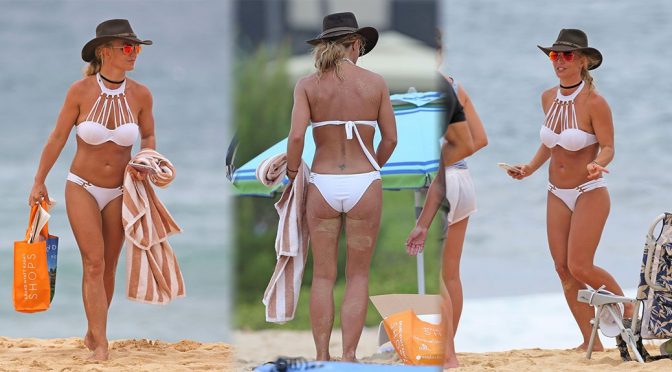 Britney Spears – Bikini Candids in Hawaii
