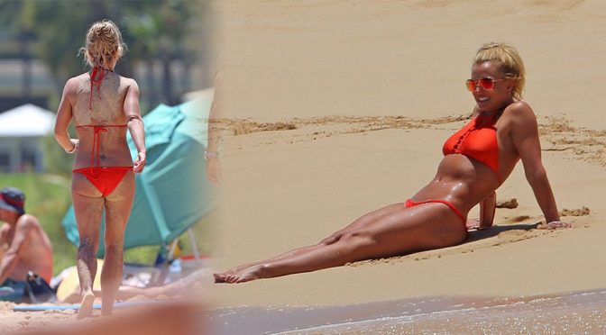 Britney Spears – Bikini Candids in Hawaii