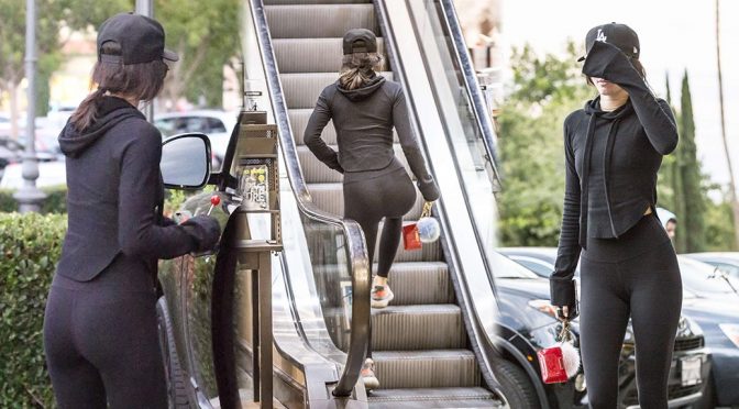 Kendall Jenner – Candids in Calabasas