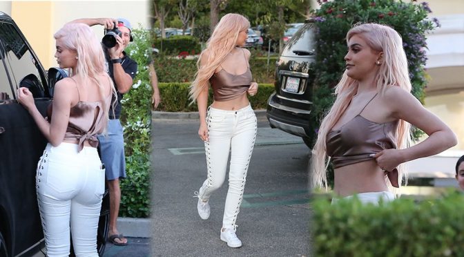 Kylie Jenner – Candids in Calabasas