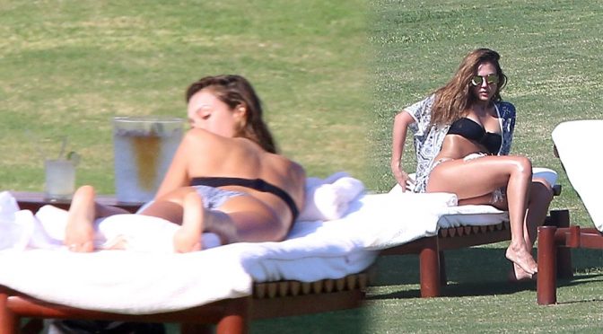 Jessica Alba – Bikini Candids in Mexico
