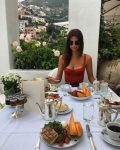 Emily Ratajkowski Cleavage