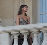 Emily Ratajkowski Cleavage Boobs