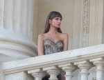 Emily Ratajkowski Cleavage Boobs