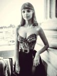 Emily Ratajkowski Cleavage Boobs
