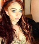 Sarah Hyland Cleavage