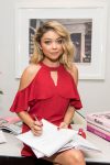Sarah Hyland Sexy