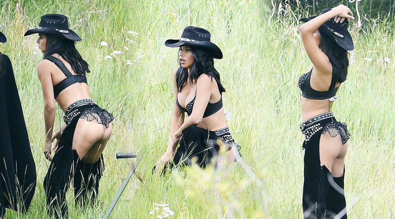 Adriana Lima – Victoria’s Secret Holiday Catalog Photoshoot Candids in Aspen