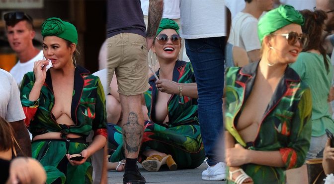 Chrissy Teigen Boobs Braless