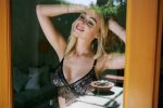 Elizabeth Turner Sexy Leaks ()