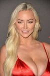 Lindsey Pelas