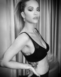 Rita Ora Bra