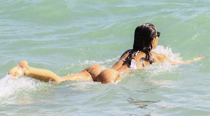 Julia Pereira Bikini Ass