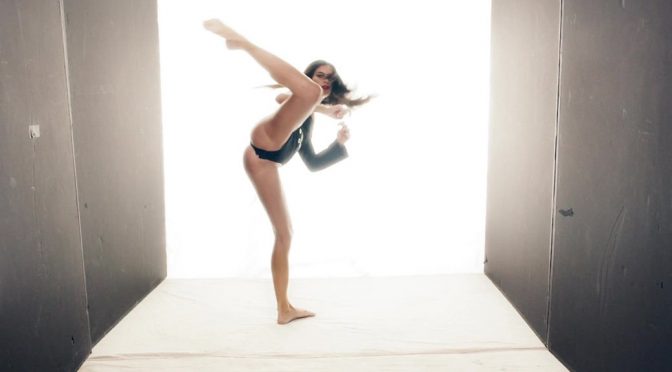 Sara Sampaio – Love Advent 2017