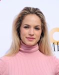 Alexis Knapp ()