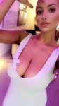 Lindsey Pelas