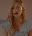 Melisa Benoist ()