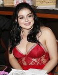 Ariel Winter Boobs