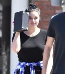 Ariel Winter Busty Braless