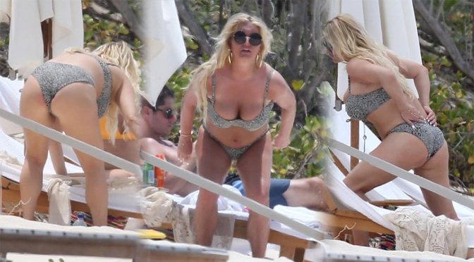 Jessica Simpson – Bikini Candids in Bahamas