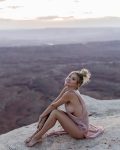 Sara Jean Underwood Sideboob