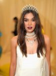Hailee Steinfeld Sexy White Dress