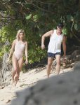 Hailey Baldwin Sexy Body