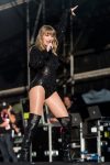 Taylor Swift Sexy Legs