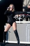 Taylor Swift Sexy Legs
