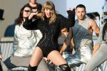 Taylor Swift Sexy Legs