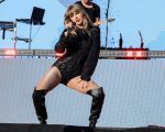 Taylor Swift Sexy Legs