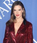Alessandra Ambrosio Sexy Legs