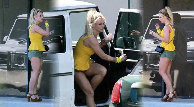 Britney Spears – Leggy Candids in Los Angeles