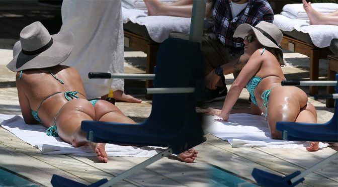 Britney Spears – Bikini Candids in Miami