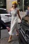 Dua Lipa Sexy Legs