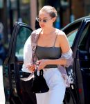 Gigi Hadid Braless Boobs