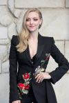 Amanda Seyfried Sexy Cleavage