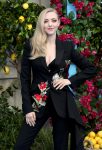 Amanda Seyfried Sexy Cleavage