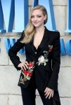 Amanda Seyfried Sexy Cleavage