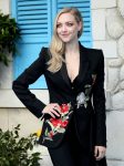 Amanda Seyfried Sexy Cleavage