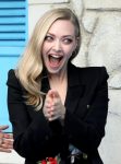 Amanda Seyfried Sexy Cleavage