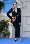 Amanda Seyfried Sexy Cleavage