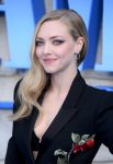 Amanda Seyfried Sexy Cleavage