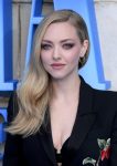 Amanda Seyfried Sexy Cleavage