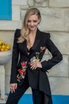 Amanda Seyfried Sexy Cleavage